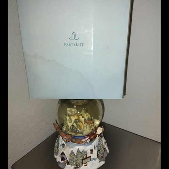 PARTYLITE OLDE WORLD VILLAGE TEALIGHT MUSICAL GLOBE P7922  Music Works Button No - Picture 1 of 11